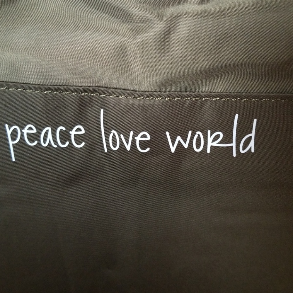 Peace Love World Insulated Wine Tote Bag - Picture 4 of 6